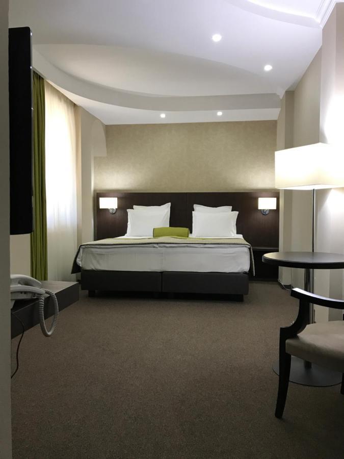 Hotel Alex Галац Экстерьер фото